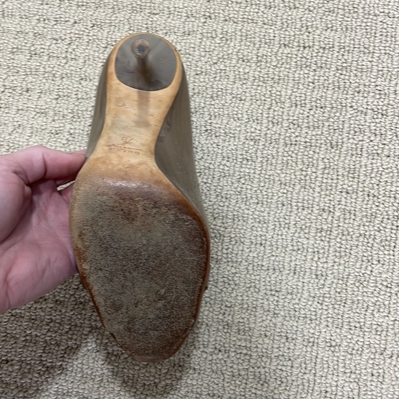 Gucci gray patent leather heels size 7 - Picture 8 of 9